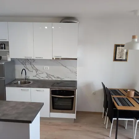 By The Mall شقة سبليت