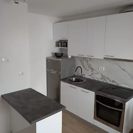 Apartment By The Mall