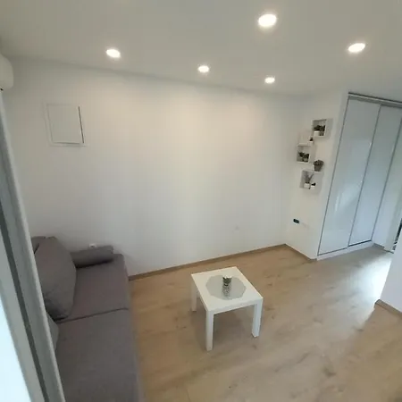 By The Mall * سبليت