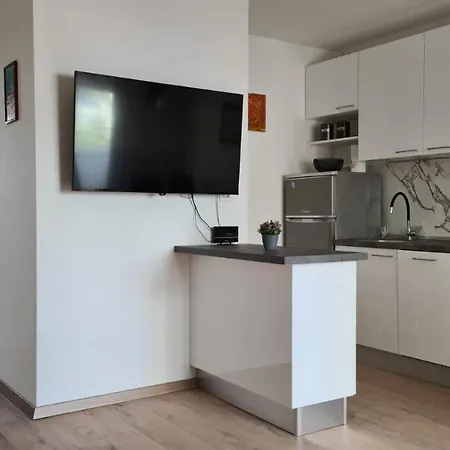 By The Mall شقة سبليت