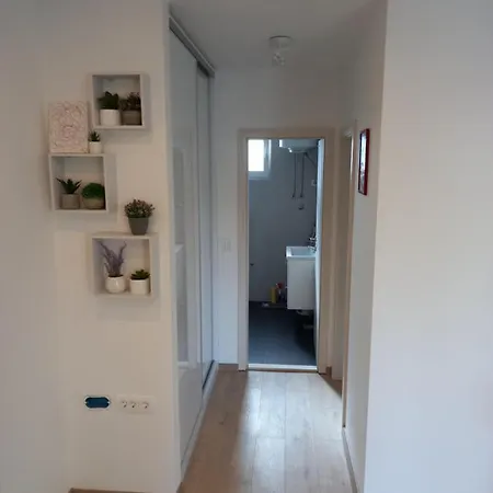 By The Mall Сплит